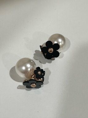 Pearl and Black Flower Double-Sided Stud Earrings
